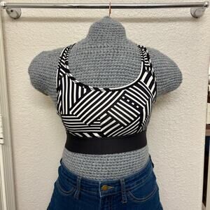 Victoria Sport The Player Black White Geometric Racerback Sport Bra S 34C